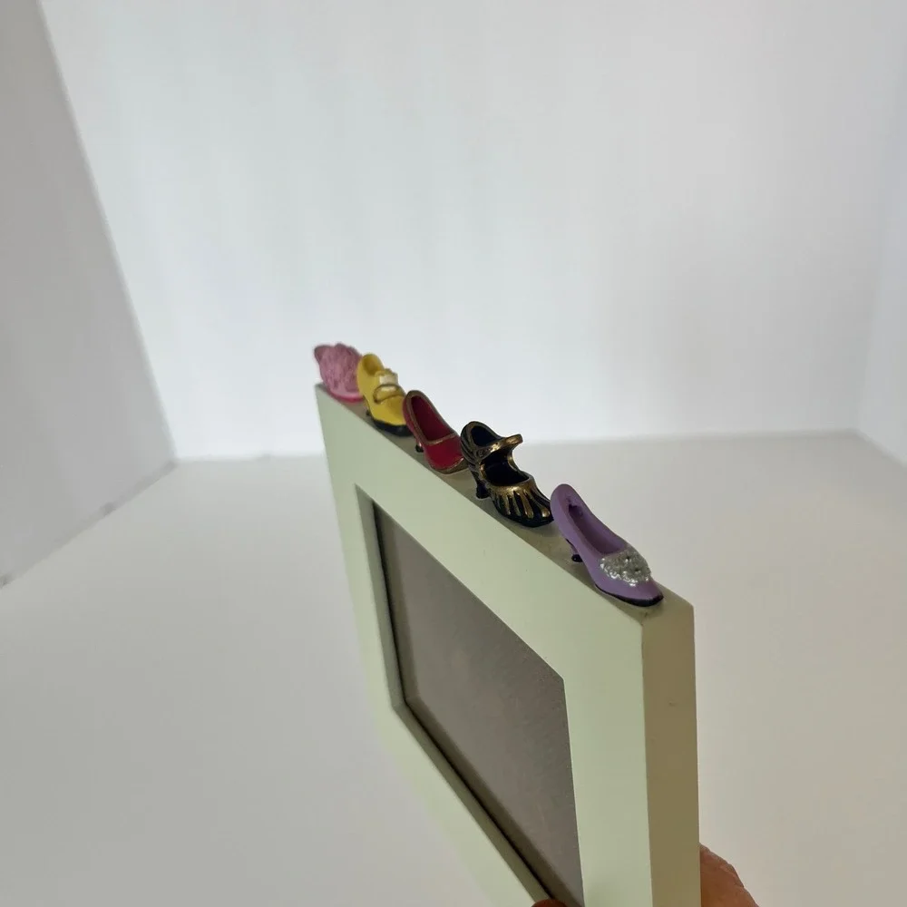 Milano Series Vintage 2002 High Heel Shoe‎ Picture Frame 3.5x5 Cream Tabletop